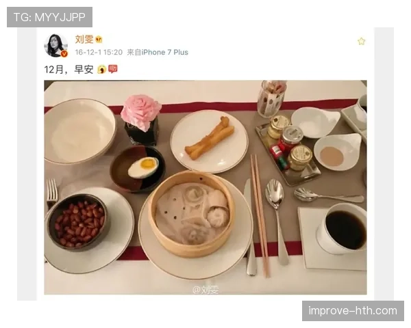 莱万每天凌晨四点喝黑咖啡啃鸡胸肉，老婆说他闻起来像健身房的抹布