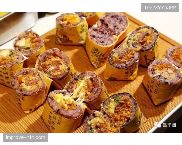 山口茜训练完直接啃饭团？这自律程度真不是一般人扛得住